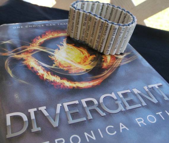 Divergent Paper Bead Bracelet