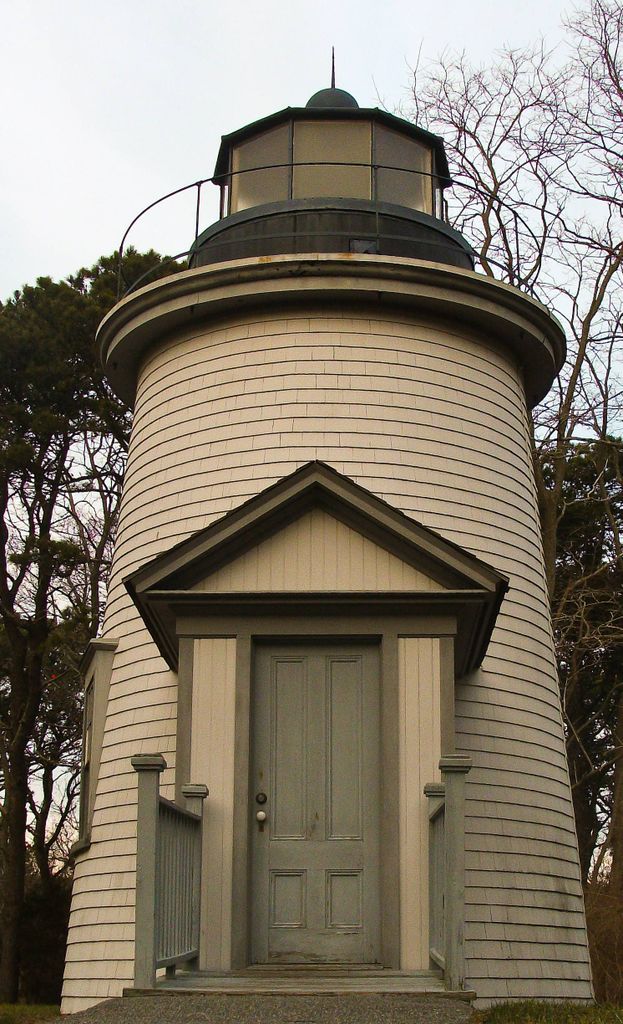 The middle sister of the Three Sisters Lighthouses